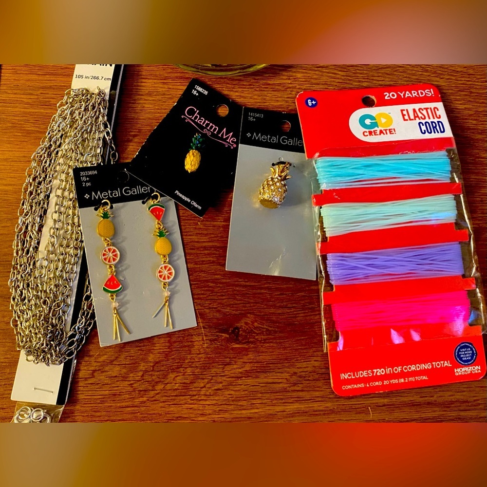 Pineapple Necklace Making Set NWT